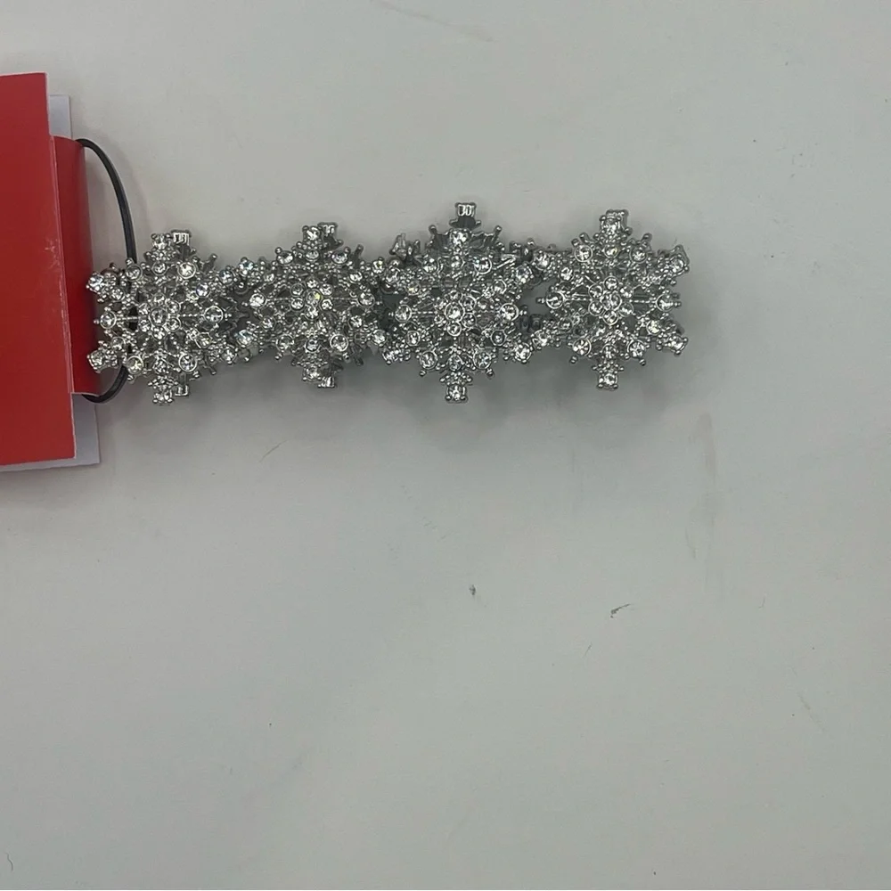 NWT Silver-Tone Crystal‎ Snowflake Stretch Bracelet